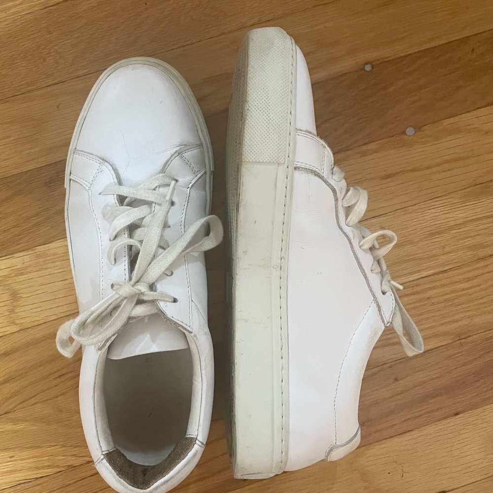 White leather italic sneakers